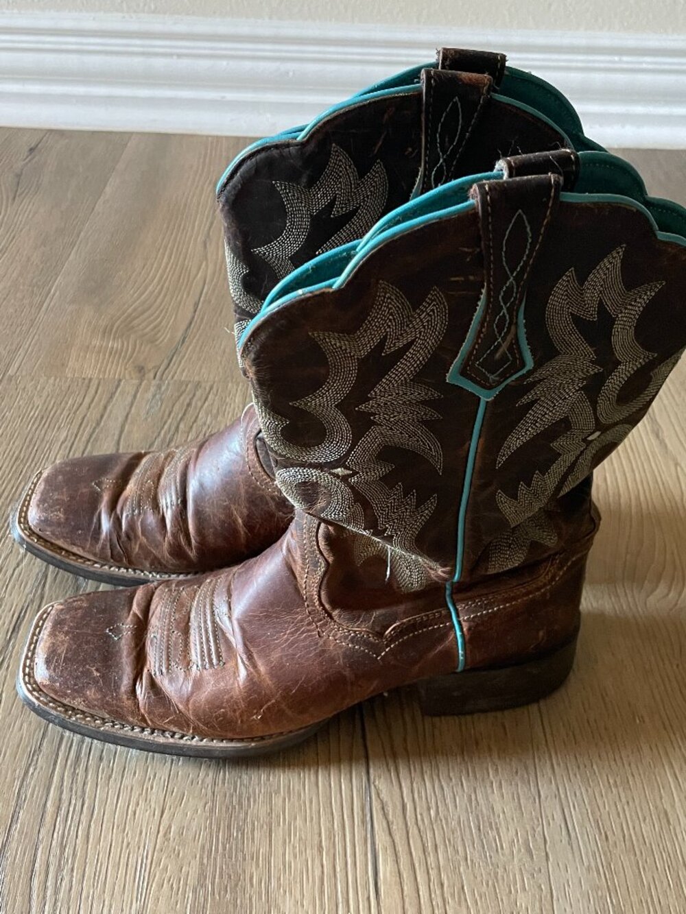 Ariat Women’s Cowboy Boots 9B Brown Turquoise Leather Square Toe 10008017